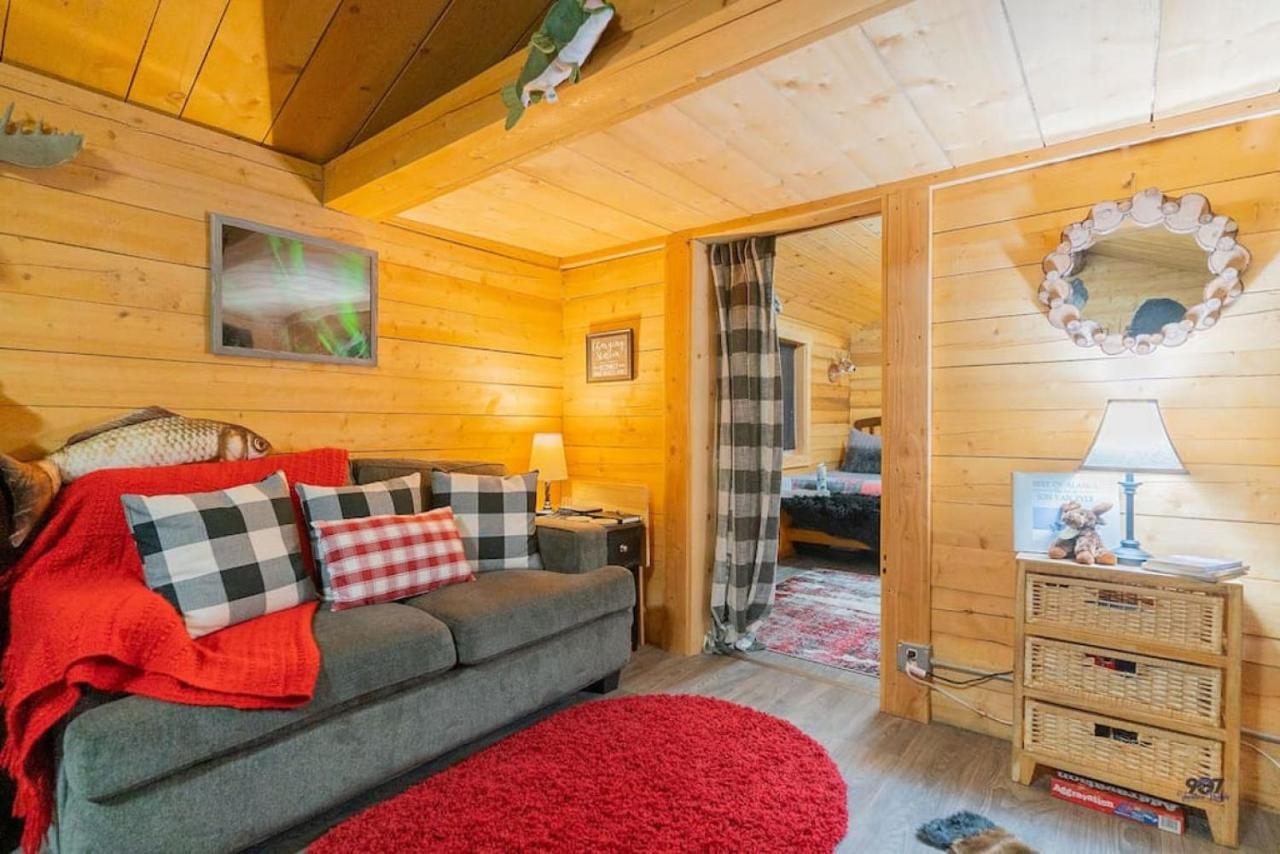 1 Bd. Deluxe Log Dry Cabin| Views Northern Lights! Holiday home